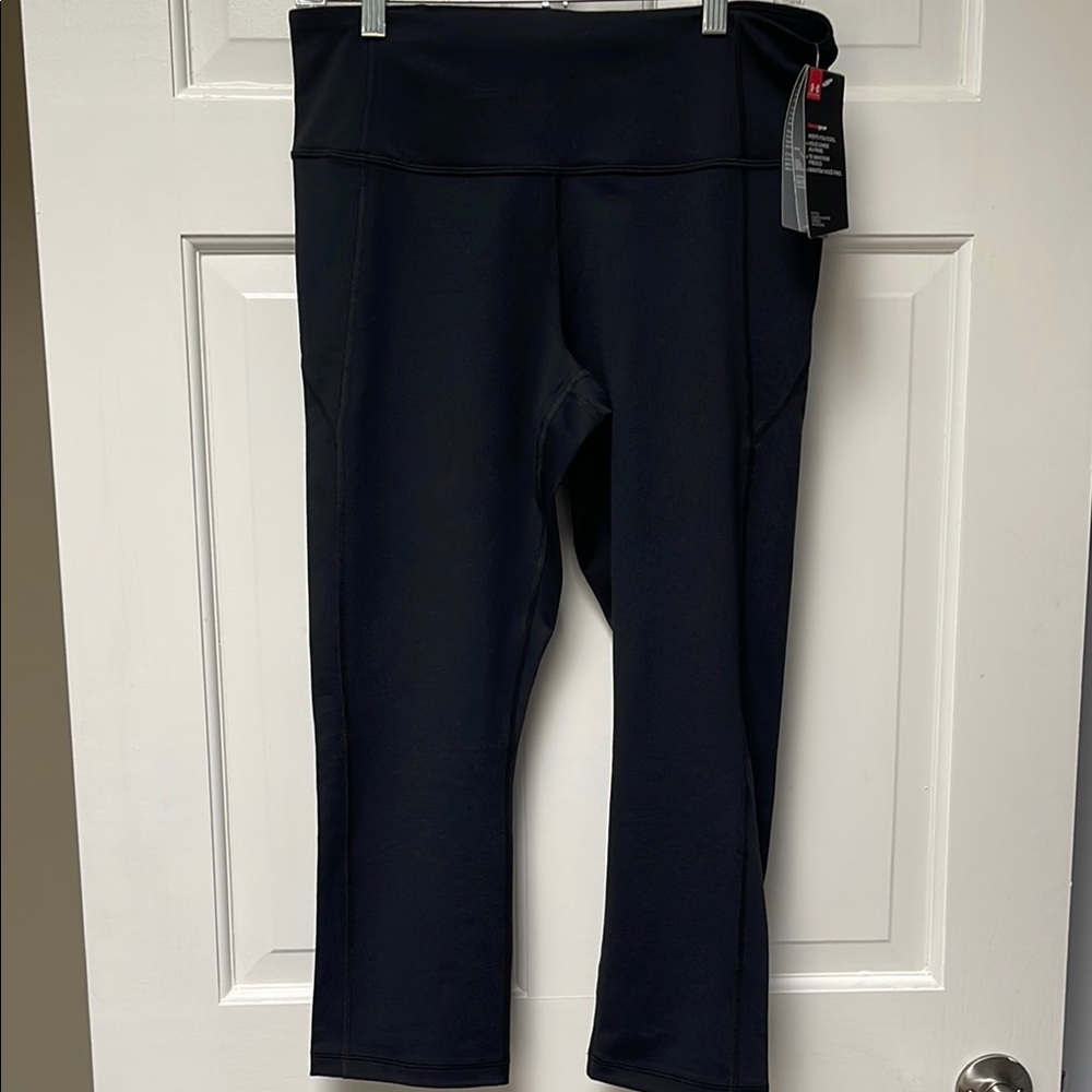 Under Armour HeatGear Black Fitted Cropped Leggings Size L NWT